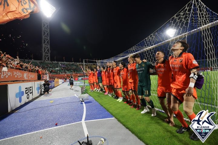 [서울=뉴시스]울산 이긴 강원. 2023.08.12. (사진=한국프로축구연맹 제공) *재판매 및 DB 금지