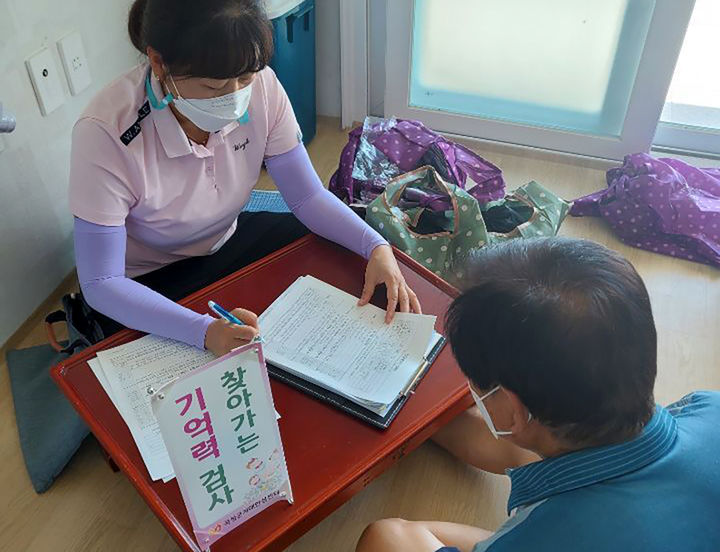 [곡성=뉴시스] 전남 곡성군치매안심센터 치매 조기 검진, 고위험군 집중 관리 추진. (사진=곡성군청 제공). 2023.09.26. photo@newsis.com *재판매 및 DB 금지