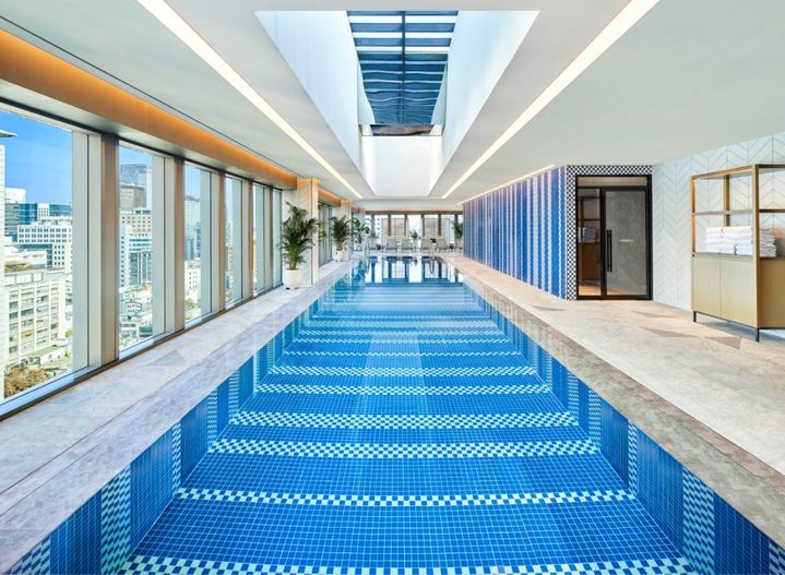 목시 서울 명동의 '짐 앤 풀' 중 르메르디앙 서울 명동 실내 수영장 *재판매 및 DB 금지