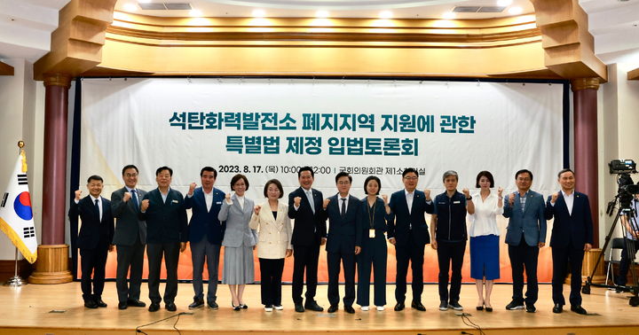 왼쪽 세번째부터 가세로 군수와 김동일 시장 *재판매 및 DB 금지