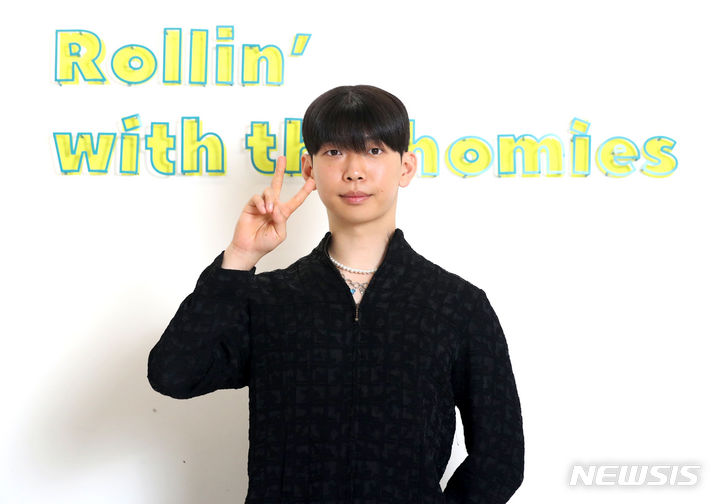 [서울=뉴시스] 김선웅 기자 = 콘텐츠 크리에이터 백란이 17일 서울 마포구 순이엔티에서 뉴시스와 인터뷰를 갖고 사진촬영을 하고 있다. 2023.08.17. mangusta@newsis.com