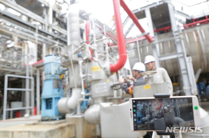 [서울=뉴시스]LG화학 대산공장 직캠 안전관리 강화(사진=LG화학 제공)