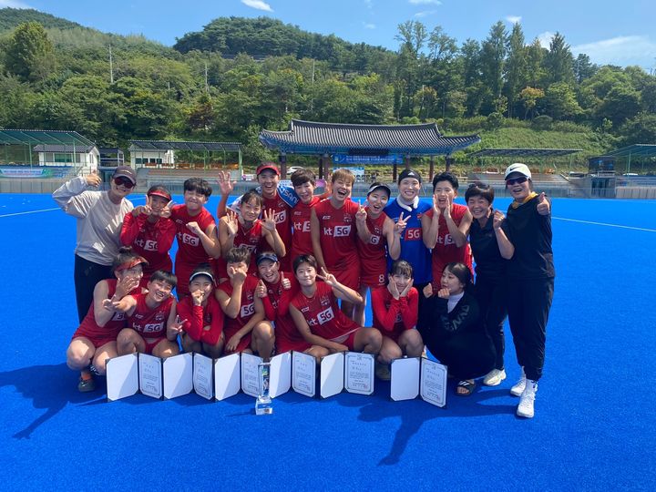 [서울=뉴시스] KT 하키단이 제37회 대통령기 전국하키대회에서 우승을 차지했다. 2023.08.18 (사진=KT 하키단 제공) photo@newsis.com *재판매 및 DB 금지