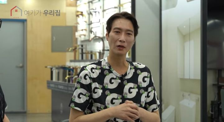 [서울=뉴시스] 그룹 '젝스키스' 출신 사업가 고지용이 근황을 밝혔다. 지난 18일 유튜브 채널 '여기가 우리집'에는 '젝스키스 추억여행 그 시절 고지용이 왔다. 다 꺼져. 내가최고야. 승재아빠 고지용'이라는 제목의 영상이 게재됐다. (사진= 유튜브 채널 '여기가 우리집' 화면 캡처) 2023.08.20. photo@newsis.com *재판매 및 DB 금지