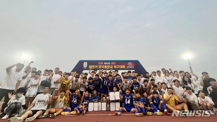 [순천=뉴시스] 전남 순천FC 유소년팀(U15) 청룡기 전국중학교 축대대회 우승. (사진=전남도체육회 제공). photo@newsis.com *재판매 및 DB 금지
