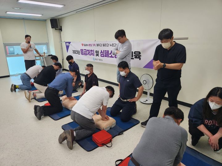 [광주=뉴시스] 이영주 기자 = 광주 광산구는 다음달부터 광산구보건소를 통해 일반 시민을 대상으로 한 심폐소생술 교육을 상시 운영한다고 22일 밝혔다. (사진 = 광주 광산구 제공) 2023.08.22. photo@newsis.com *재판매 및 DB 금지