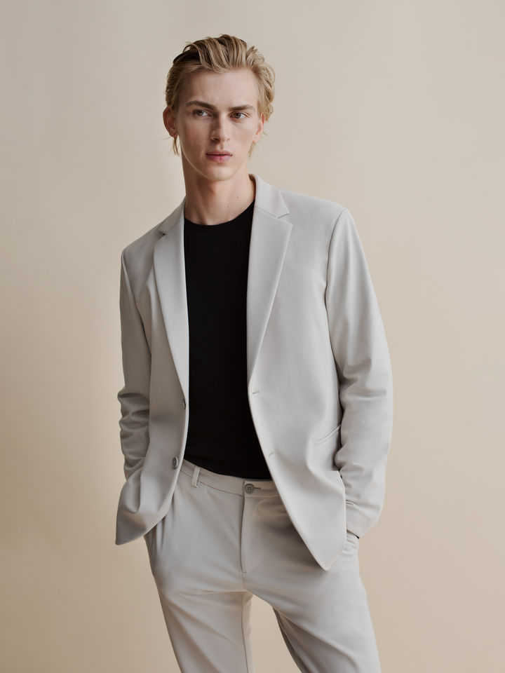 띠어리 슈트 '프리시전 폰테 저지 슈트' (사진=삼성물산 제공) *재판매 및 DB 금지