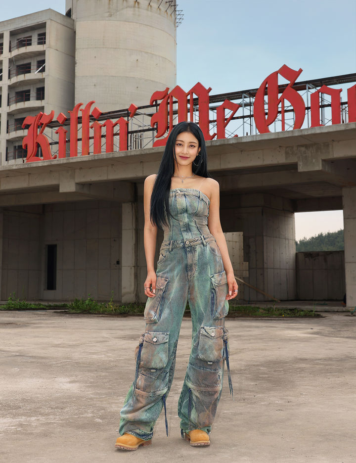 [서울=뉴시스] 그룹 '트와이스' 지효 솔로 데뷔곡 '킬링 미 굿(Killin' Me Good)' 뮤직비디오 비하인드 컷 (사진= JYP,엔터테인먼트 제공) 2023.08.23. photo@newsis.com *재판매 및 DB 금지