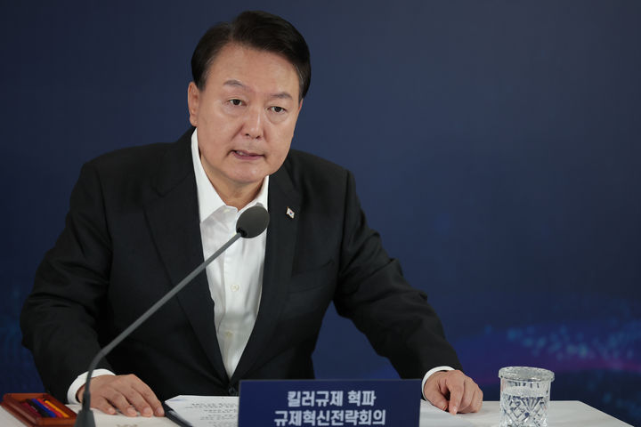 [서울=뉴시스] 윤석열 대통령이 24일 오전 서울 구로디지털산업단지 G밸리산업박물관에서 열린 킬러규제 혁파 규제혁신전략회의에서 발언하고 있다. (사진=대통령실 제공) 2023.08.24. photo@newsis.com *재판매 및 DB 금지