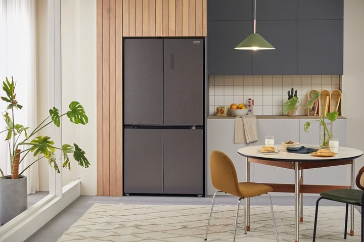 [서울=뉴시스] 1인가구 신혼부부에게 충분한 618L 용량의 피트인 냉장고. (사진=캐리어냉장) 2023.08.25. photo@newsis.com *재판매 및 DB 금지