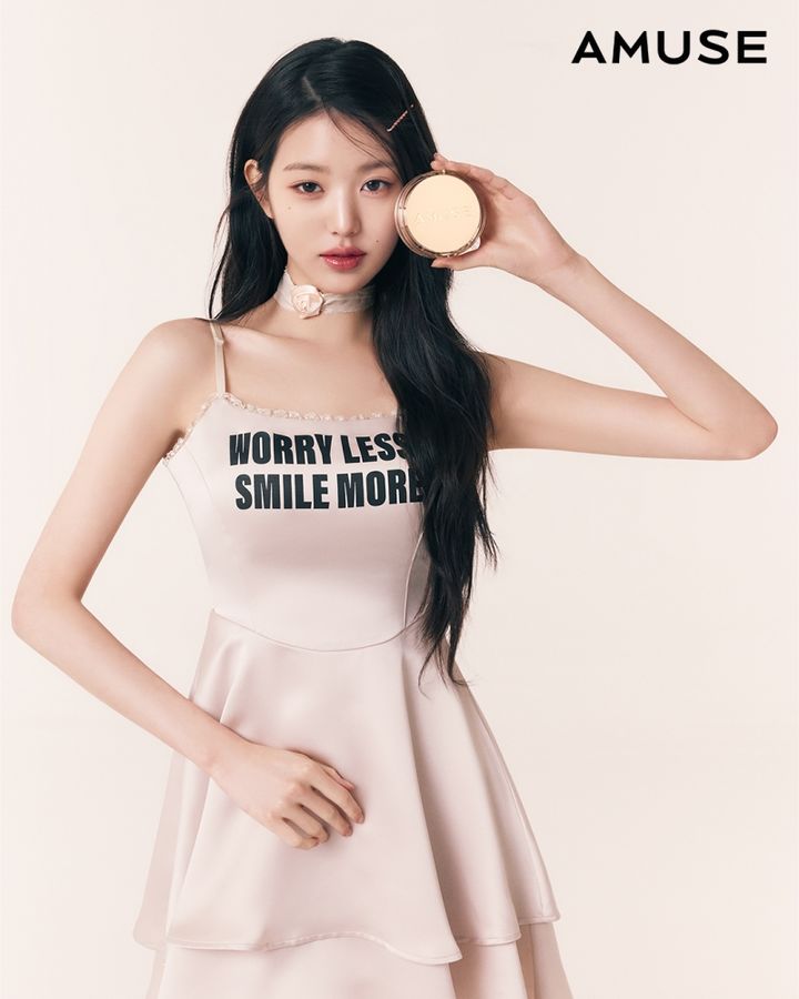 [서울=뉴시스] 그룹 아이브(IVE) 장원영이 비건 뷰티 브랜드 어뮤즈(AMUSE)의 새로운 한일 모델로 발탁됐다. (사진=어뮤즈 제공) 2023.08.28. photo@newsis.com *재판매 및 DB 금지
