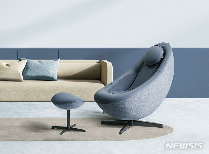 [서울=뉴시스] 코웨이 비렉스 페블체어 헤이지 블루. (사진=코웨이 제공) 2023.08.29. photo@newsis.com