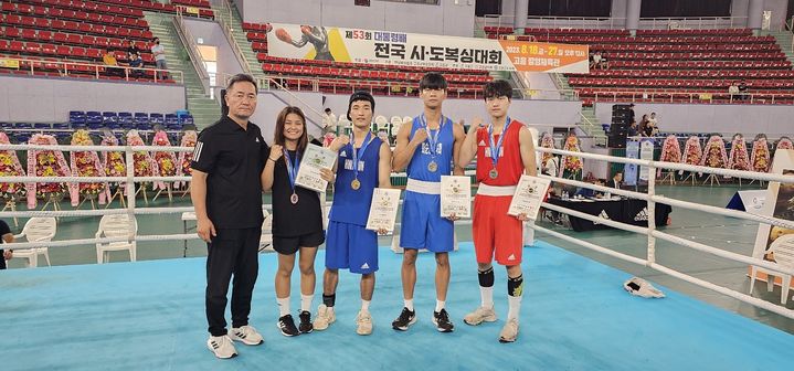 [광주=뉴시스] 구길용 기자 = 화순군은 29일 ‘제53회 대통령배 전국복싱대회’에서 화순군 선수들이 금·은·동메달 8개를 따냈다고 밝혔다. (사진=화순군 제공). 2023.08.28. kykoo1@newsis.com *재판매 및 DB 금지