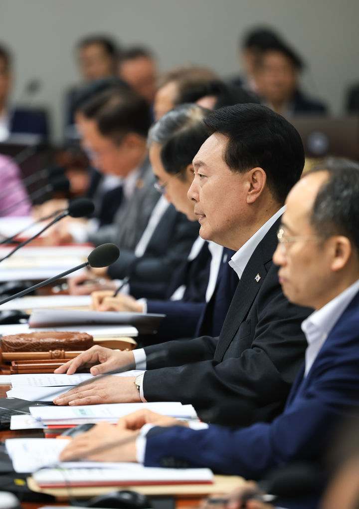 [서울=뉴시스] 윤석열 대통령이 29일 서울 용산 대통령실 청사에서 열린 국무회의를 주재하고 있다. (사진=대통령실 제공) 2023.08.29. photo@newsis.com *재판매 및 DB 금지