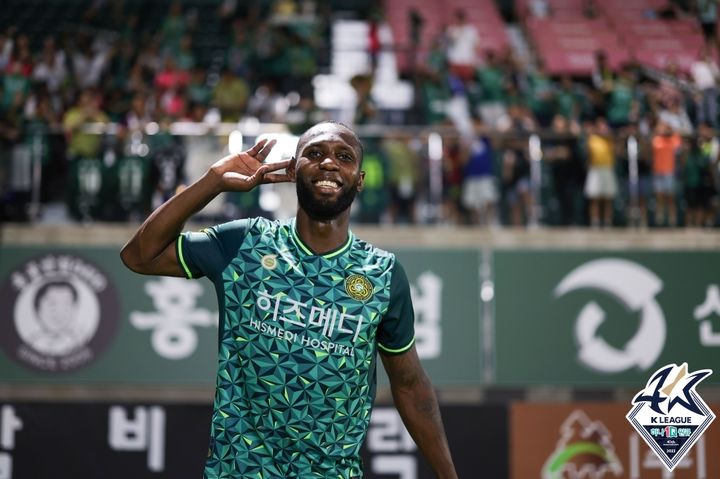 [서울=뉴시스]K리그2 김포 루이스 해트트릭. (사진=프로축구연맹 제공)