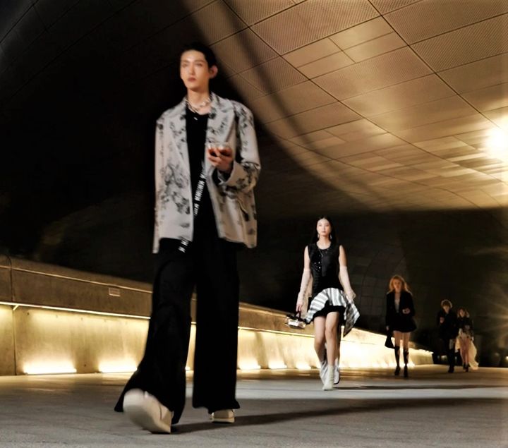 이마트24가 공식 SNS계정으로 공개한 '반찬 패션쇼' 영상 갈무리(사진=이마트24 제공) *재판매 및 DB 금지