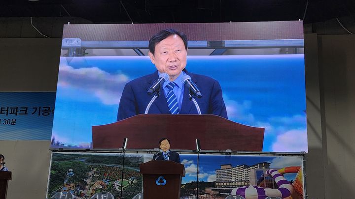 [영주=뉴시스] 김진호 기자 = 경북 영주시 아지동에서 31일 열린 소백산영주스파리조트 기공식에서 박상호 회장이 인사말을 하고 있다. 2023.08.31  kjh9326@newsis.com *재판매 및 DB 금지