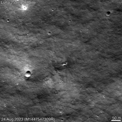 미 항공우주국(NASA)의 달 궤도선 LRO의 카메라가 촬영한 루나-25 충돌 추정 지점. 기존에는 없었던 새로운 크레이터가 생성돼있다. (사진=나사) *재판매 및 DB 금지 *재판매 및 DB 금지