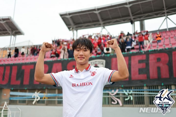 [서울=뉴시스]프로축구 K리그2 부천FC 안재준 (사진 = 프로축구연맹 제공)