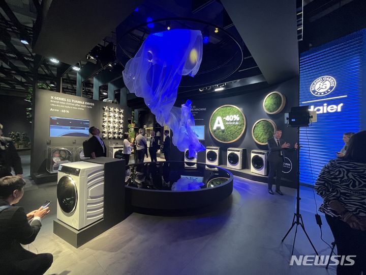 [베를린=뉴시스]이현주 기자 = 독일 베를린 IFA 2023에 참가한 중국 업체 하이얼 전시관. 2023.9.3. lovelypsyche@newsis.com