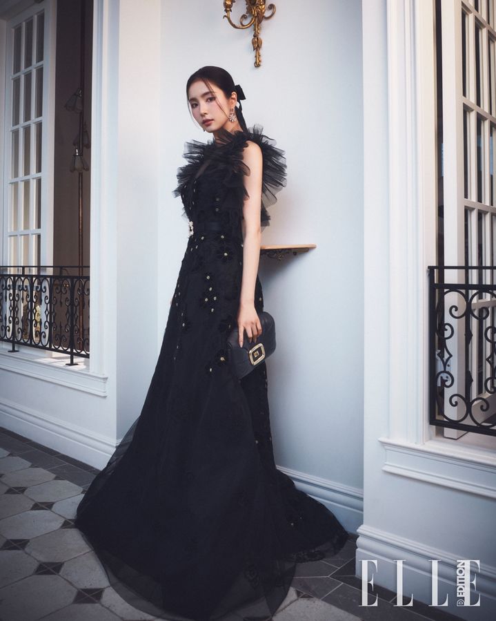 [서울=뉴시스] 신세경. (사진=로저비비에 엘르 제공) 2023.09.04. photo@newsis.com *재판매 및 DB 금지