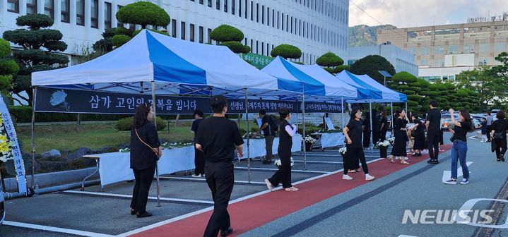 경남교육청 앞 서이초교사49재 추모 