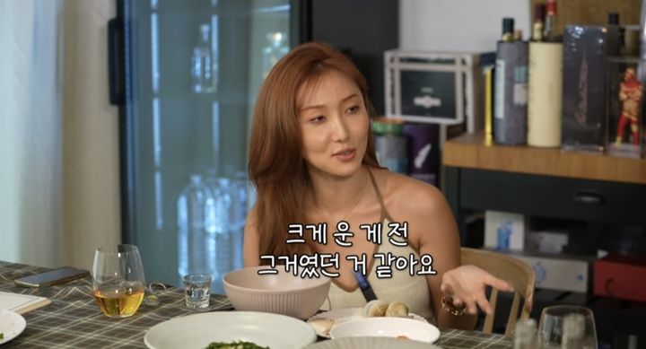 [서울=뉴시스] 지난 4일 가수 성시경의 유튜브 채널에는 '성시경의 만날텐데. 화사 첫 게스트 신고식 제대로 치렀습니다!'라는 제목의 영상이 게재됐다. (사진=유튜브 채널 '성시경' 캡처) 2023.09.05. photo@newsis.com *재판매 및 DB 금지