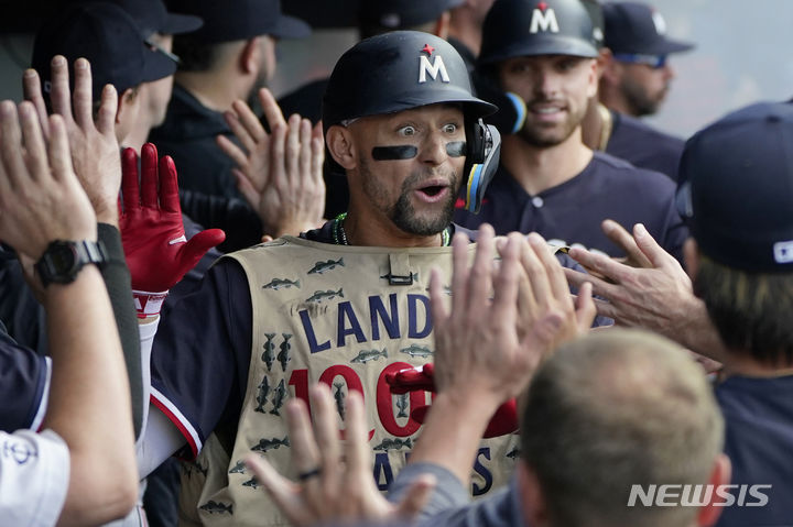 [클리블랜드=AP/뉴시스] 로이스 루이스(미네소타 트윈스는 5일(한국시간) 미국 오하이오주 클리블랜드의 프로그레시브필드에서 열린 클리블랜드 가디언즈와의 원정경기에서 2회초 만루 홈런을 터뜨렸다.