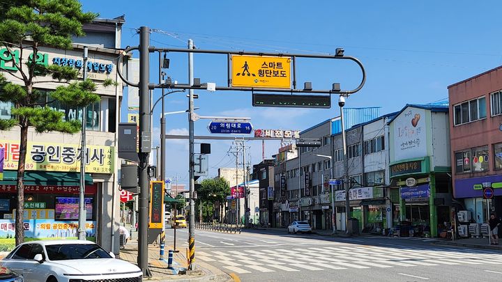 충북 재천시 역세권에 설치된 스마트 횡단보도. (사진=제천시 제공) *재판매 및 DB 금지