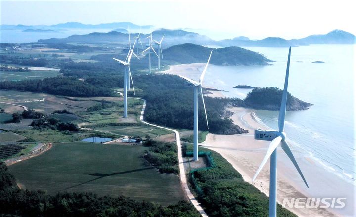 [신안=뉴시스] 전남 신안 자은도 육상풍력단지. (사진=전남도 제공) 2023.09.06. photo@newsis.com *재판매 및 DB 금지