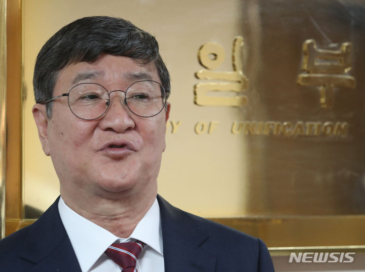 [서울=뉴시스] 김명원 기자 = 통일부 장관 특별보좌관에 위촉된 고영환 통일미래기획위원회 위원이 6일 오전 서울 종로구 정부서울청사에서 소감을 이야기 하고 있다. 2023.09.06. kmx1105@newsis.com