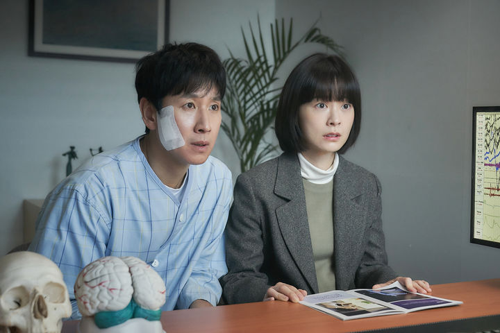 정유미·이선균 '잠' 공개 첫 날 1위…'오펜하이머' 제쳐