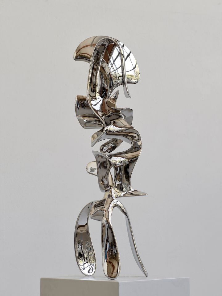 $19.500에 팔린 Tony Cragg Untitled, 2022 Stainless steel, ca. 40 kg 95 x 27 x 27 cm (37,4 x 10,63 x 10,63 in) Version 1 (TC 1339) *재판매 및 DB 금지