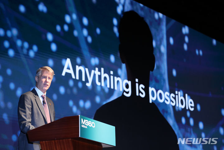 [서울=뉴시스] 김명년 기자 = 마츠 그란리드 GSMA 사무총장이 7일 오전 서울 중구 웨스틴조선호텔에서 열린 세계이동통신사업자연합회(GSMA) '모바일 360 아시아태평양' 콘퍼런스에서 기조연설을 하고 있다. 2023.09.07. kmn@newsis.com