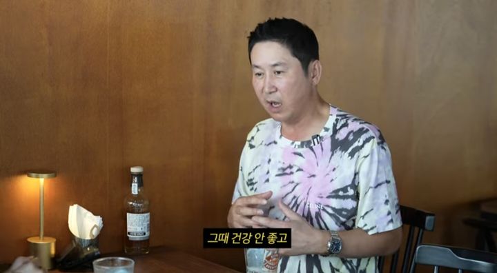 [서울=뉴시스] 지난 7일 공개된 유튜브 채널 '성시경' 자체 콘텐츠 '만날텐데'에는 신동엽이 게스트로 출연했다. (사진=유튜브 채널 '성시경' 캡처) 2023.09.08. photo@newsis.com *재판매 및 DB 금지