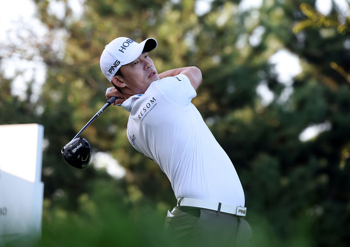 [서울=뉴시스] 8일 인천 영종도 클럽72 오션코스에서 열린 제39회 신한동해오픈 2라운드 10번홀에서 김비오가 드라이버 티샷을 하고 있다. (사진=신한금융그룹 제공) 2023.09.08. photo@newsis.com *재판매 및 DB 금지