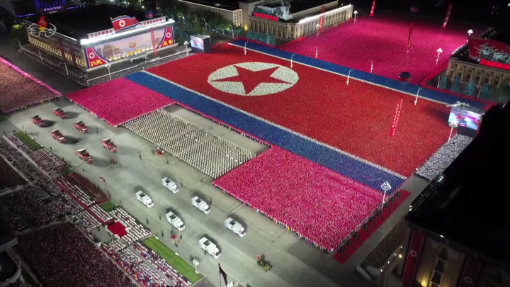 [서울=뉴시스] 지난 8일 평양 김일성광장에서 김정은 북한 국무위원장과 딸 주애가 참석한 가운데 정권수립일 75주년(9·9절) 민방위 무력 열병식이 진행됐다고 9일 북한 조선중앙TV가 보도했다. (사진=조선중앙TV 캡처) 2023.09.09. photo@newsis.com *재판매 및 DB 금지