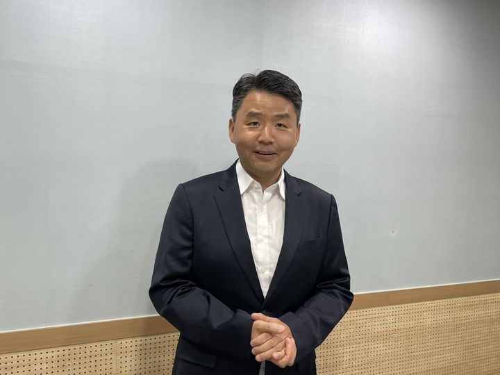 [뉴시스=서울] 임철휘 기자 = '세계 자살예방의 날'(9월10일)을 맞아, 5년 전 동생을 자살로 떠나보낸 사별 유가족 장준하(46)씨를 뉴시스 취재진이 지난 8일 오후 서울 종로구의 한 공유오피스에서 만났다. 2023.09.08. fe@newsis.com *재판매 및 DB 금지