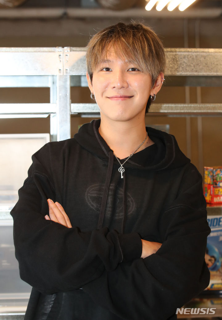 [서울=뉴시스] 권창회 기자 = 크리에이터 장지수가 지난 6일 오후 서울 종로구 SBXG 클럽하우스에서 뉴시스와 인터뷰 전 포즈를 취하고 있다. 2023.09.10. kch0523@newsis.com