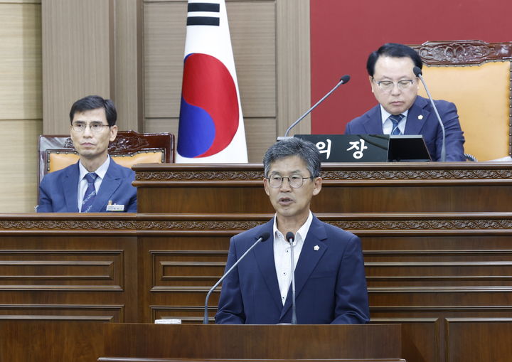 11일 개회한 임실군의회 '제331회 임시회' 1차 본회의, 김장흠 의원이 '5분 자유발언'을 하고 있다. *재판매 및 DB 금지