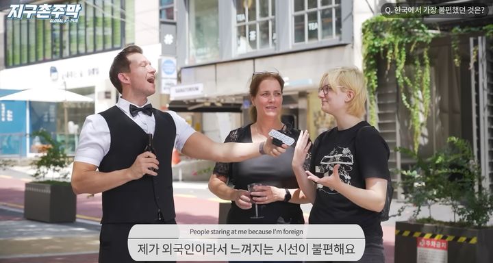 [서울=뉴시스]유튜브 채널 '지구촌주막 - GLOBAL K-PUB'은 지난달 11일 '여행 온 외국인들은 한국의 어떤 점이 불편할까'라는 제목의 영상을 게재했다. (사진=지구촌주막 채널 영상 캡처) 2023.09.11. photo@newsis.com *재판매 및 DB 금지