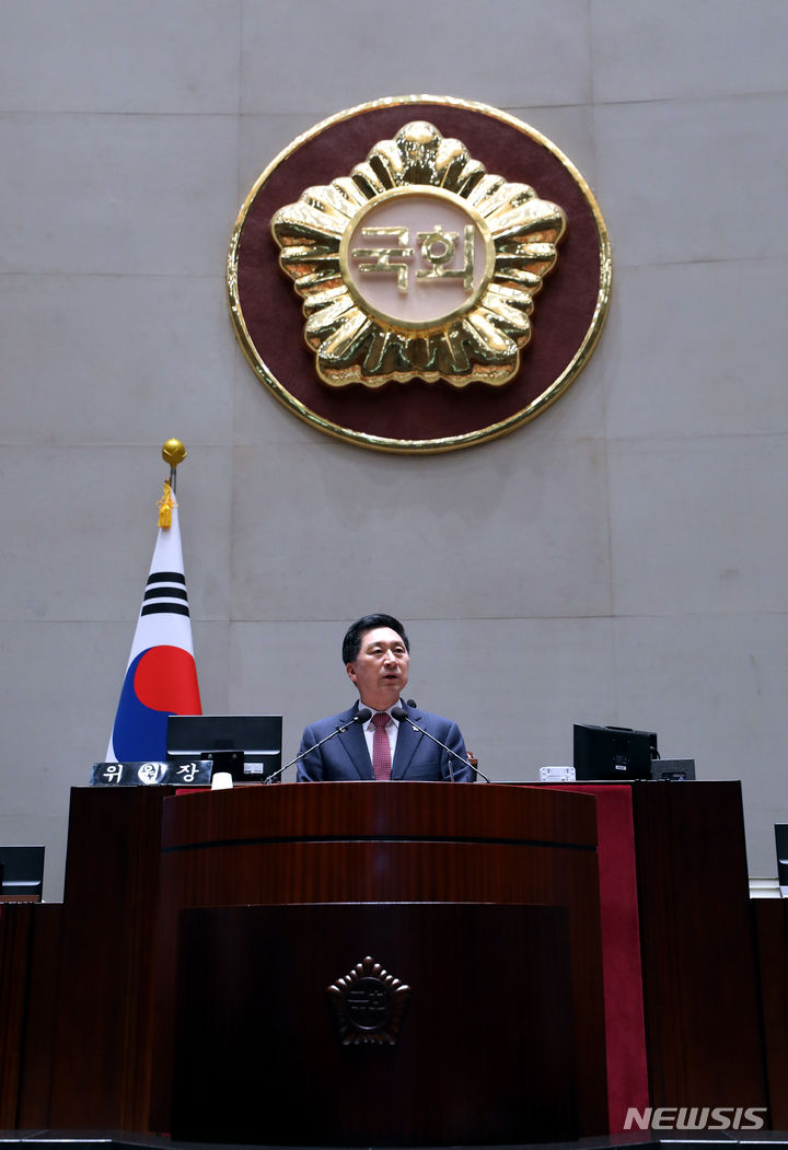 [서울=뉴시스] 조성봉 기자= 김기현 국민의힘 대표가  11일 오후 서울 여의도 국회 예결위 회의장에서 열린 의원총회에서 발언을 하고 있다. 2023.09.11. suncho21@newsis.com