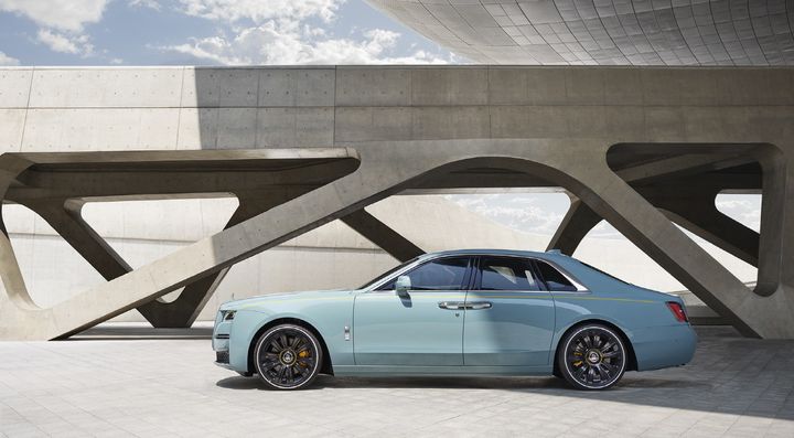 [서울=뉴시스] 롤스로이스모터카가 오는 30일까지 롤스로이스 판교 라운지에서 새로운 비스포크 모델 '덕 에그 블루 고스트'를 전시한다. (사진=롤스로이스모터카) 2023.09.12 photo@newsis.com *재판매 및 DB 금지