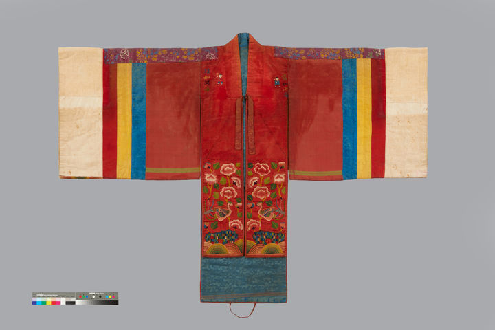 [서울=뉴시스] 활옷(앞), 20세기 초, 127.0×172.0㎝ 미국 로스앤젤레스 카운티 미술관 (사진=문화재청 제공) 2023.09.13. photo@newsis.com *재판매 및 DB 금지