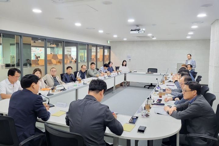 [부산=뉴시스] 부산시 부산진구 한국신발관에서 신발·섬유산업 소상공인 현장간담회가 진행되고 있다. (사진=부산TP 제공) *재판매 및 DB 금지