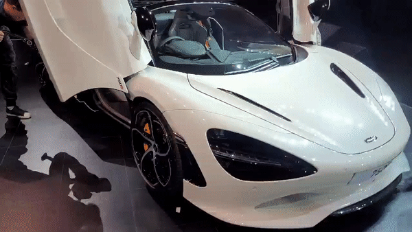 [서울=뉴시스] 강주희 기자 = 맥라렌이 13일 서울 서초구 세빛섬 플로팅 아일랜드에서 컨버터블 스포츠카 '750S' 국내 출시 행사를 열었다. 이번에 공개된 750S는 쿠페와 스파이더 총 2가지 기종으로 출시되며 힌국에선 스파이더를 선보였다. 2023.09.13 zooey@newsis.com *재판매 및 DB 금지