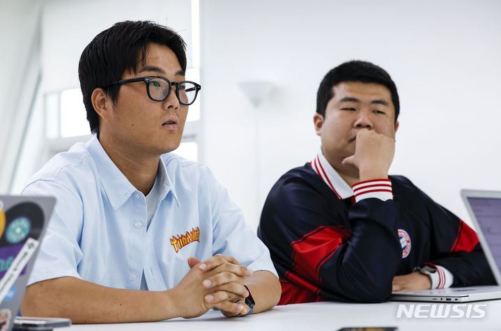 [서울=뉴시스] 정병혁 기자 = 크리에이터 뷰티풀너드가 13일 서울 마포구 메타코미디 사옥에서 뉴시스와의 인터뷰를 하고 있다. 2023.09.13. jhope@newsis.com