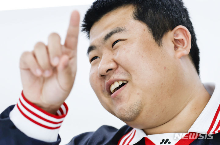 [서울=뉴시스] 정병혁 기자 = 크리에이터 뷰티풀너드의 전경민이 13일 서울 마포구 메타코미디 사옥에서 뉴시스와의 인터뷰를 하고 있다. 2023.09.13. jhope@newsis.com