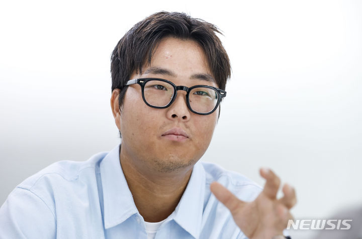 [서울=뉴시스] 정병혁 기자 = 크리에이터 뷰티풀너드의 최제우가 13일 서울 마포구 메타코미디 사옥에서 뉴시스와의 인터뷰를 하고 있다. 2023.09.13. jhope@newsis.com