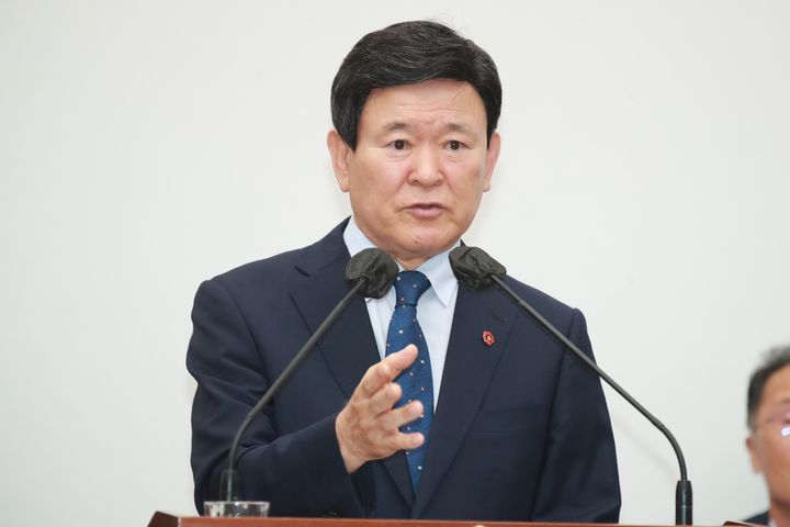 [제주=뉴시스] 양영전 기자 = 김광수 제주교육감이 14일 오전 제주도의회에서 열린 제420회 임시회 제5차 본회의 교육행정질문에서 답변하고 있다. (사진=제주도의회 제공) 2023.09.14. photo@newsis.com *재판매 및 DB 금지